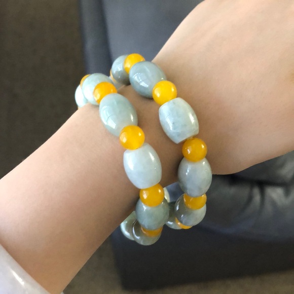 natural jadeite jade bracelet - Picture 2 of 5